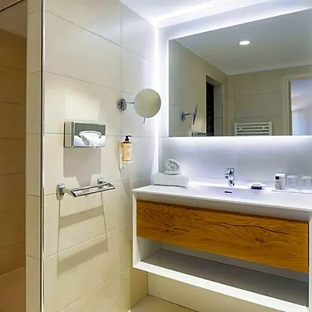 Hotel La Garbine 4*